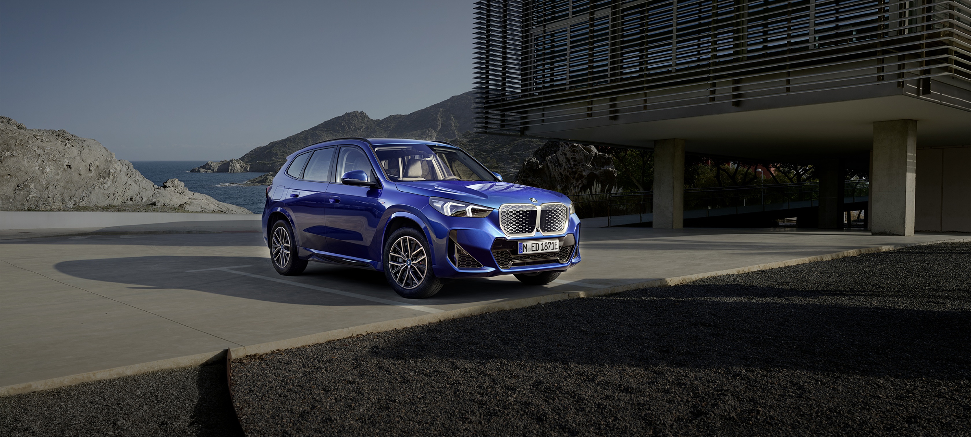 THE iX1